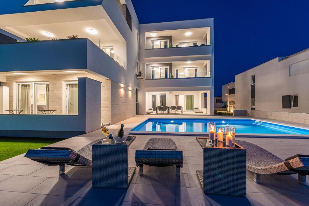 Apartments & Rooms Pool Villas Maris ノヴァリャ エクステリア 写真
