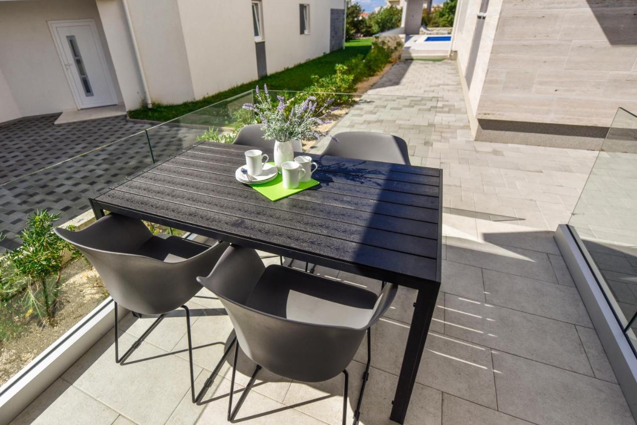 Apartments & Rooms Pool Villas Maris ノヴァリャ エクステリア 写真
