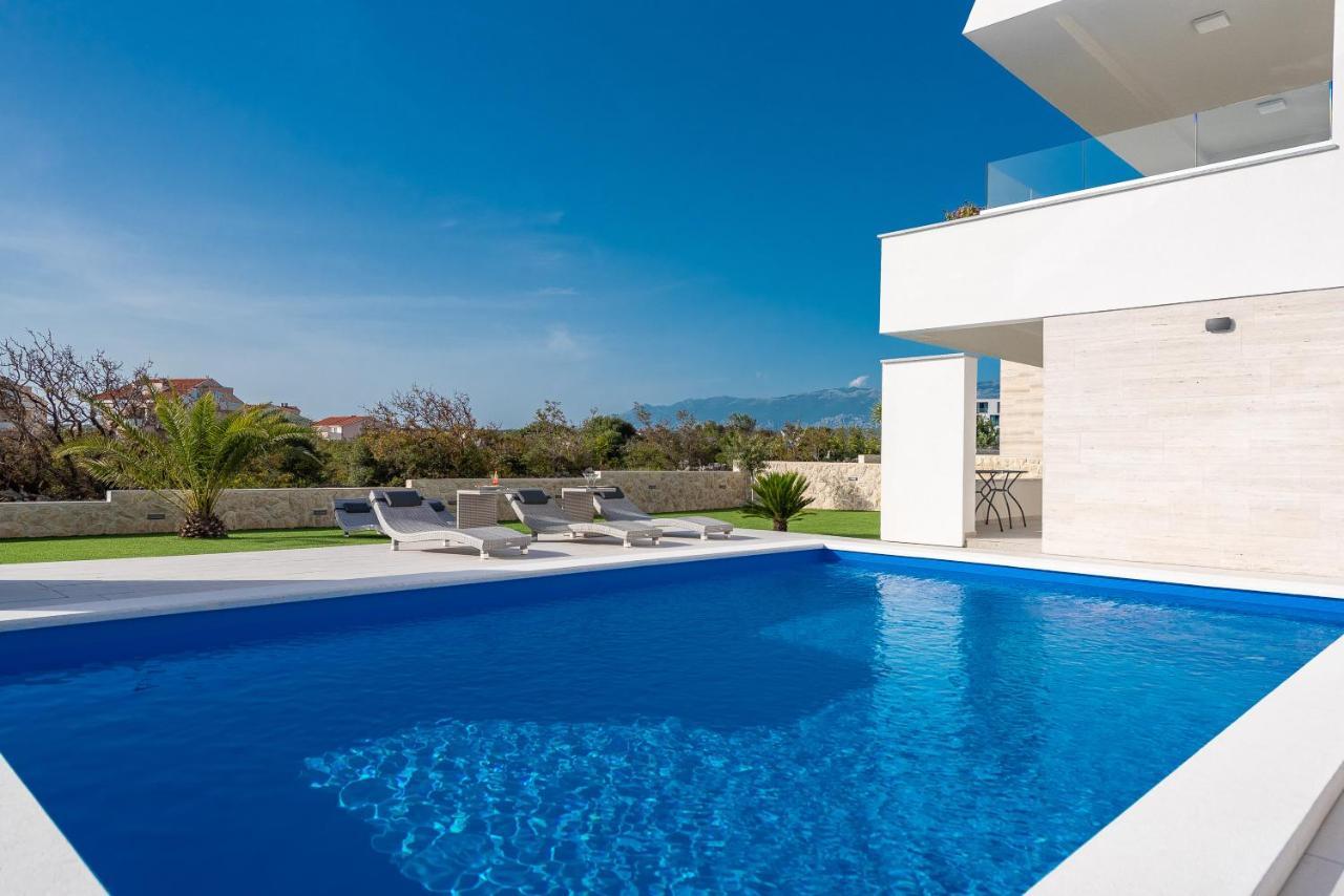 Apartments & Rooms Pool Villas Maris ノヴァリャ エクステリア 写真