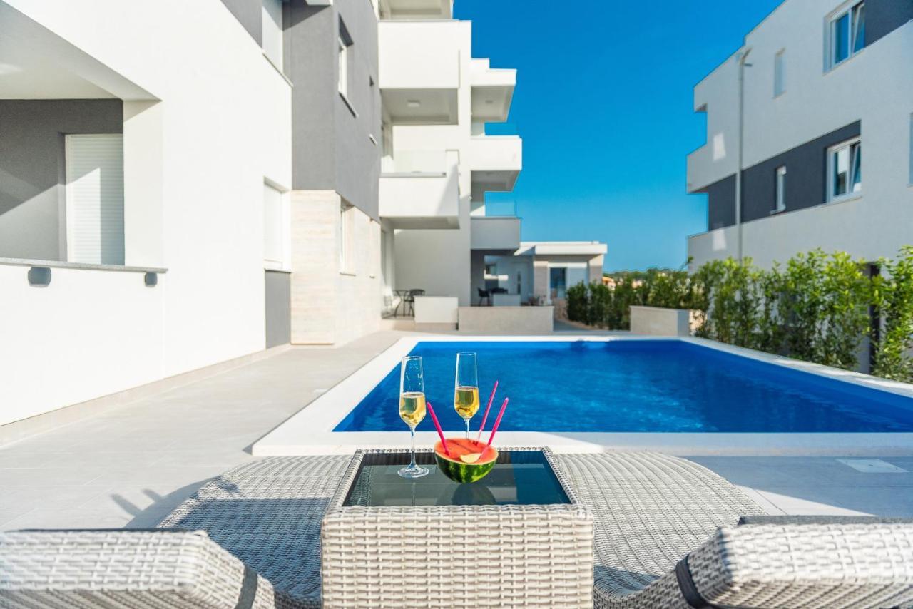 Apartments & Rooms Pool Villas Maris ノヴァリャ エクステリア 写真