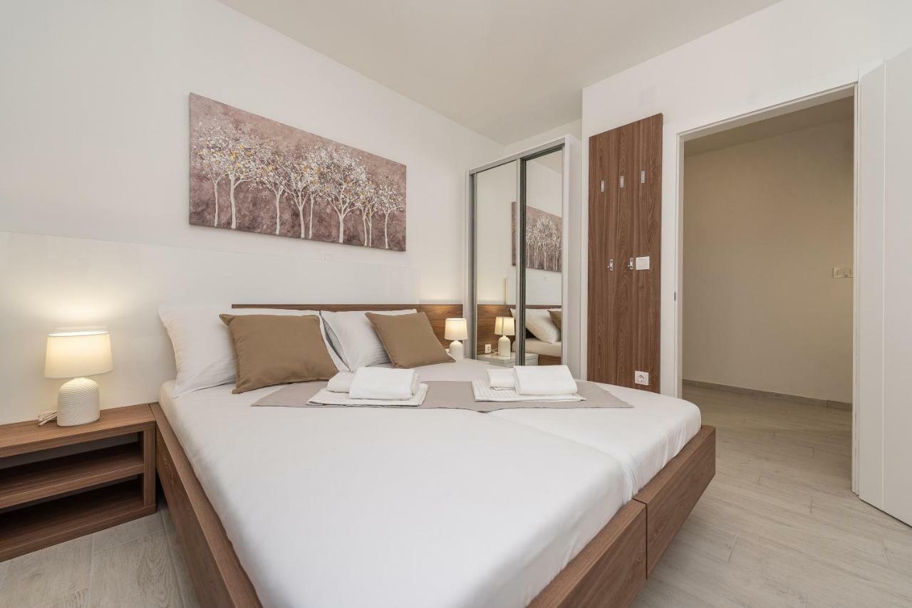 Apartments & Rooms Pool Villas Maris ノヴァリャ エクステリア 写真