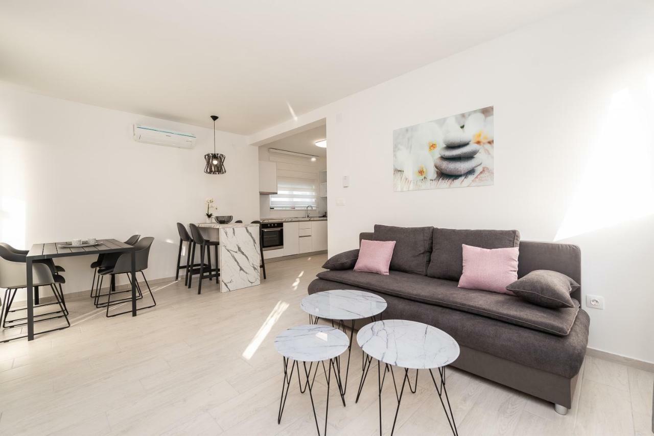 Apartments & Rooms Pool Villas Maris ノヴァリャ エクステリア 写真