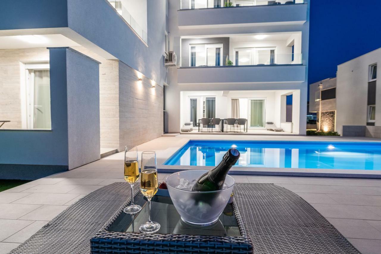 Apartments & Rooms Pool Villas Maris ノヴァリャ エクステリア 写真