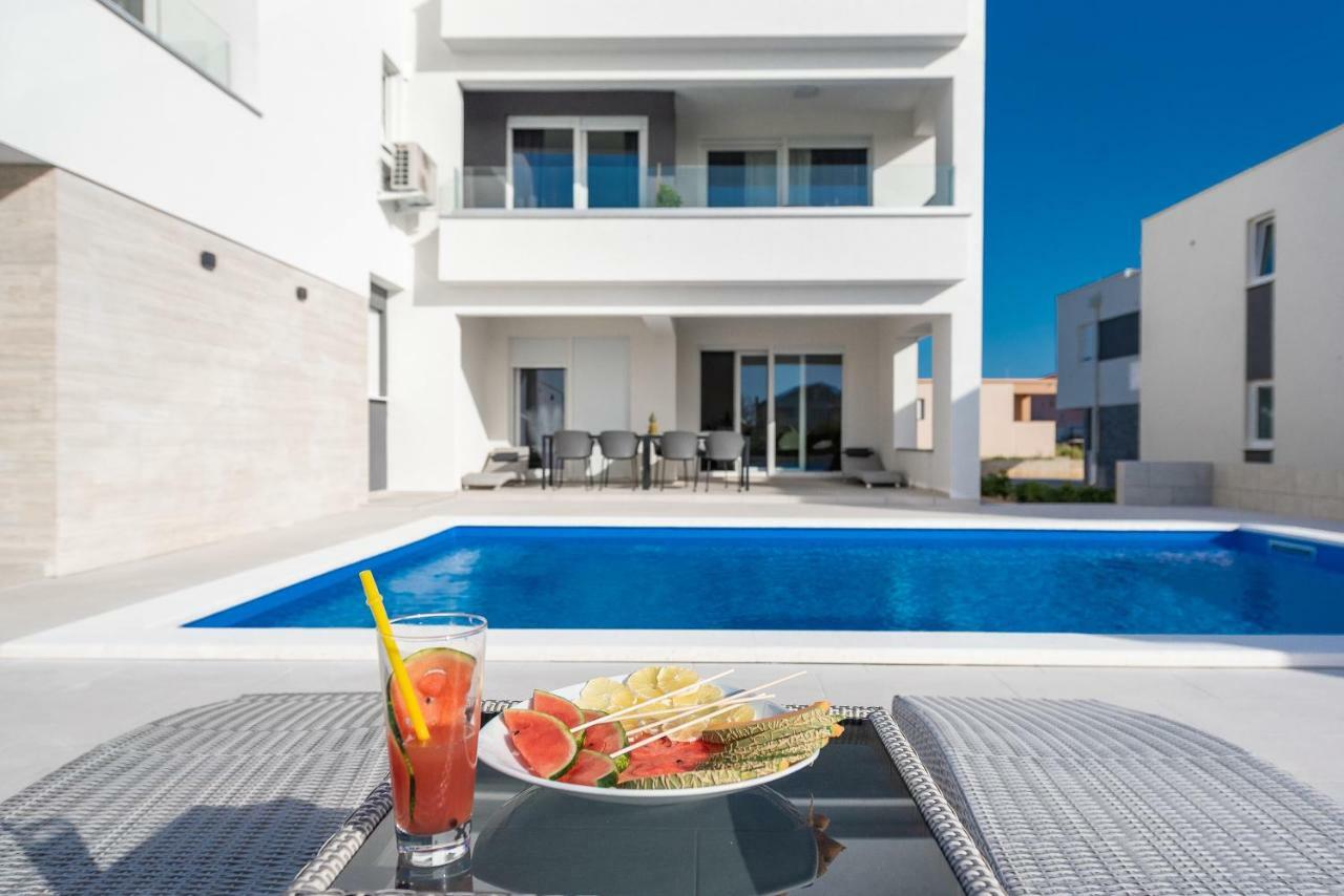 Apartments & Rooms Pool Villas Maris ノヴァリャ エクステリア 写真
