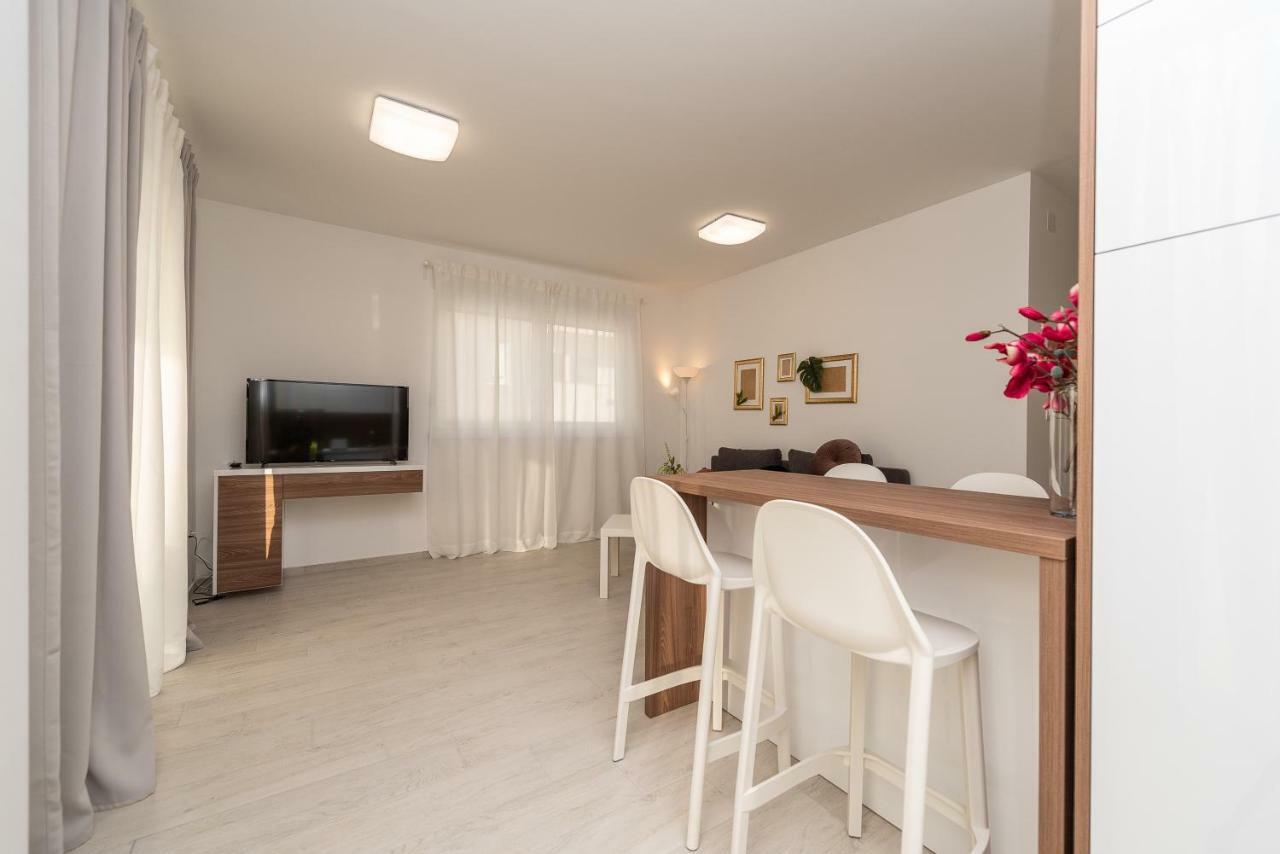 Apartments & Rooms Pool Villas Maris ノヴァリャ エクステリア 写真
