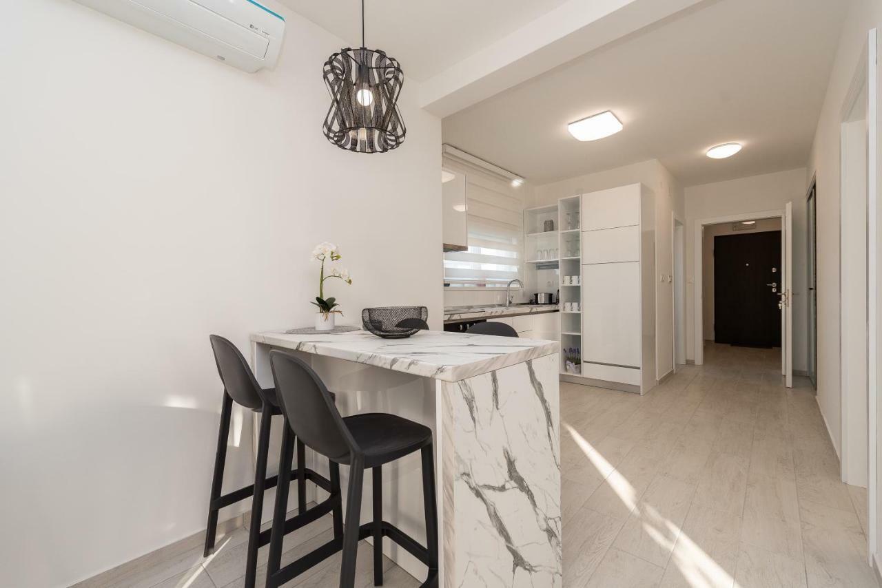 Apartments & Rooms Pool Villas Maris ノヴァリャ エクステリア 写真
