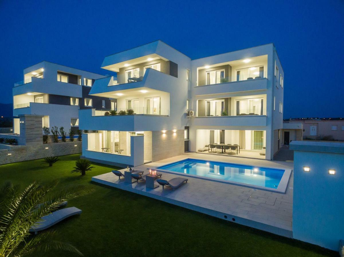 Apartments & Rooms Pool Villas Maris ノヴァリャ エクステリア 写真