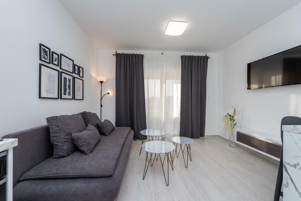 Apartments & Rooms Pool Villas Maris ノヴァリャ エクステリア 写真