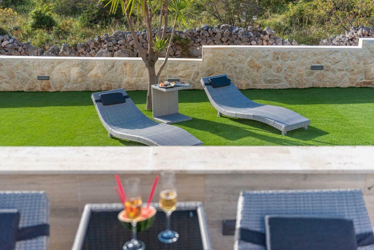 Apartments & Rooms Pool Villas Maris ノヴァリャ エクステリア 写真