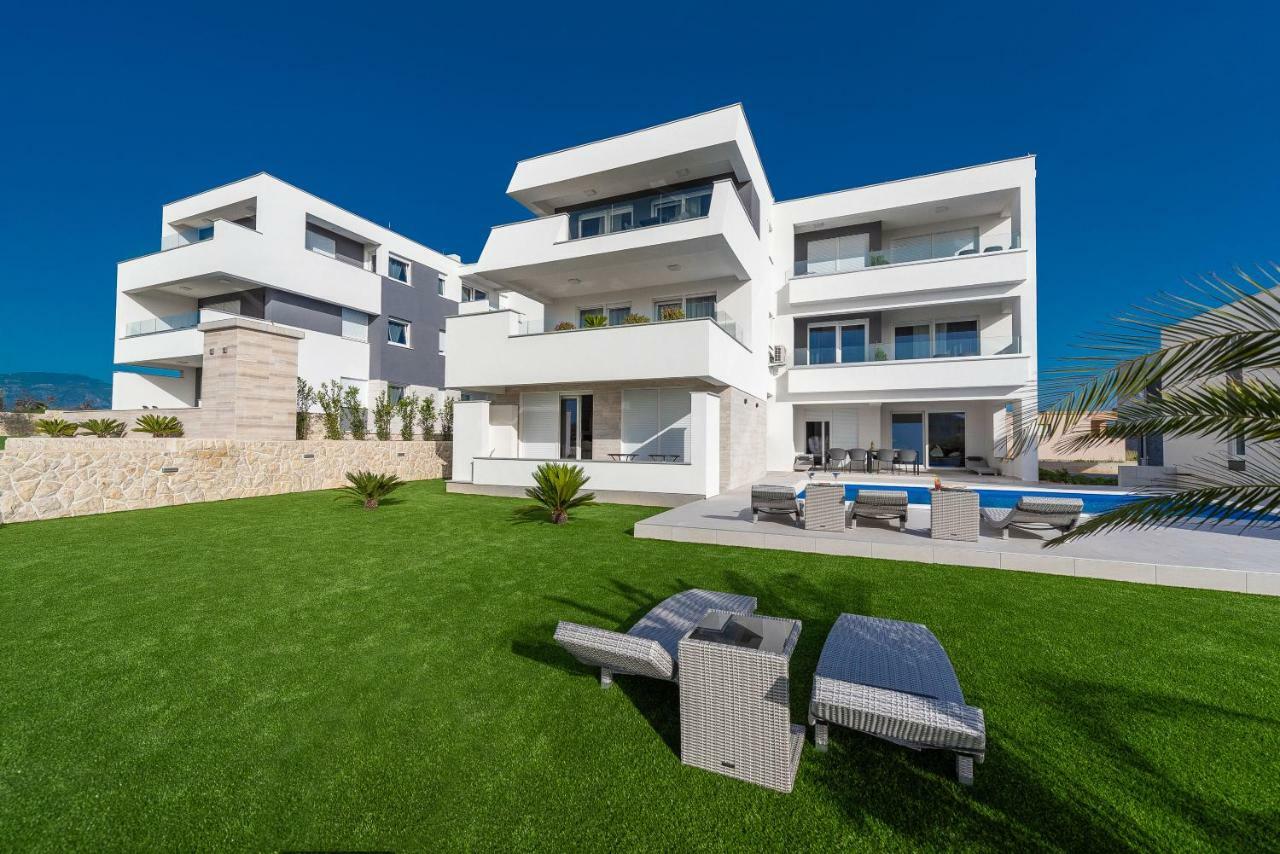 Apartments & Rooms Pool Villas Maris ノヴァリャ エクステリア 写真